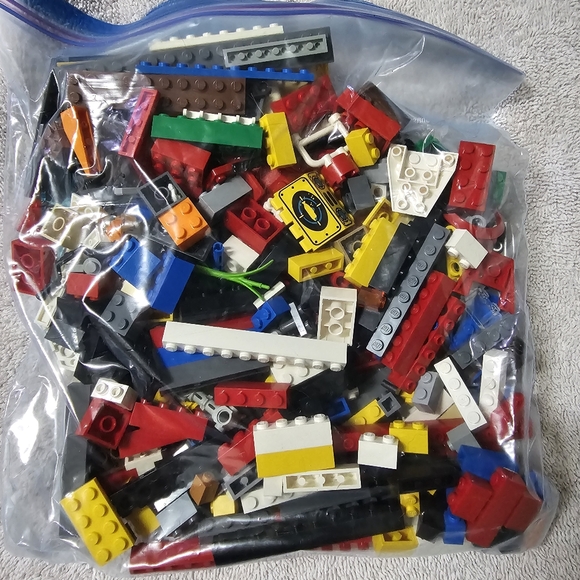 Lego 1lb/bag. Unsorted mix of bricks and other non brick shaped pieces Read Desc - Picture 9 of 10